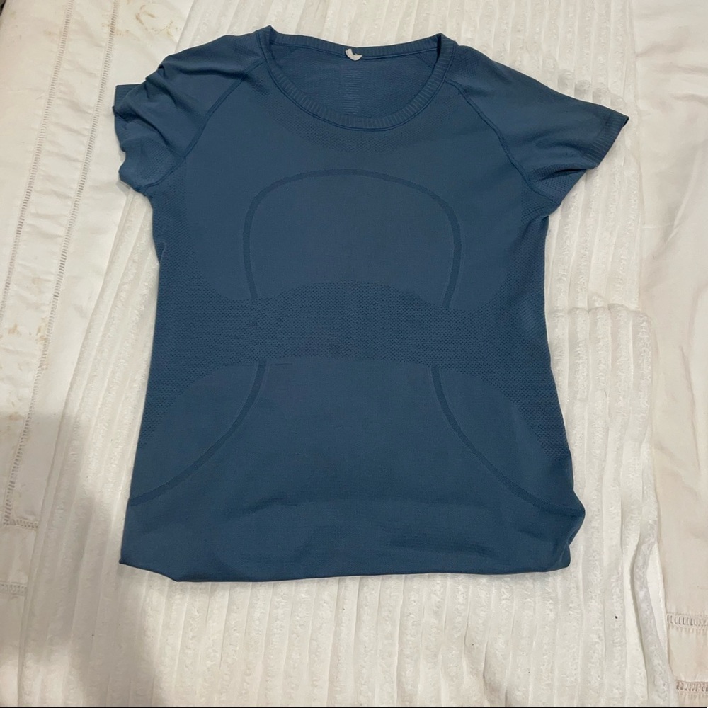 Lululemon size 10 swiftly shirt